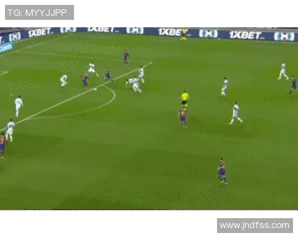 梅西助攻佩德里内切破门精彩瞬间左脚低射精准入网